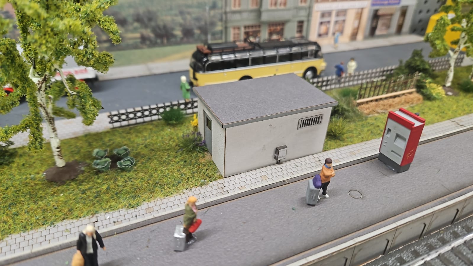 10000 Kleines Trafohäuschen aus Karton – Smuth Lasercut